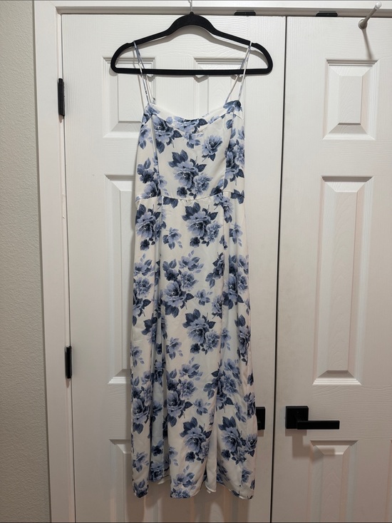 Abercrombie & Fitch Dresses & Skirts - Abercrombie & Fitch Blue White Floral Dress with slit Size Small Tall